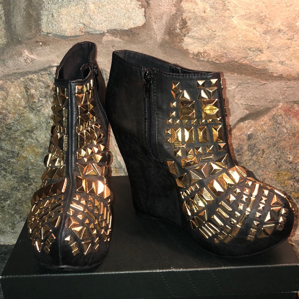 OFFERS 💰 Privileged Bootie Wedges SIZE:7.5